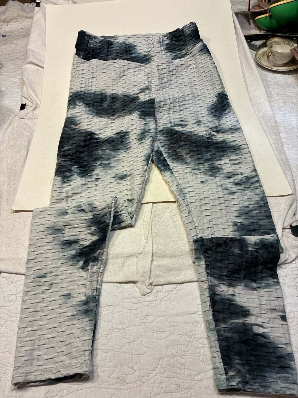 Tie Dye Scrunch Butt Honeycomb Textured Leggings Gray